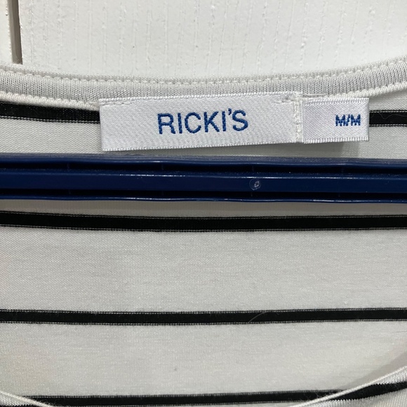 Bundle 4/$20- Rickis Tunic Length Shirt with Butterfly - Picture 3 of 5